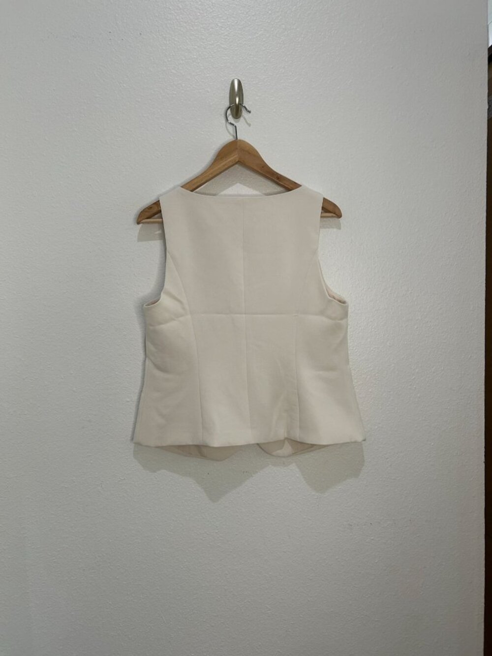 NWT Women's Signature Crepe Scoop Vest - a New Day Cream M - Picture 2 of 6